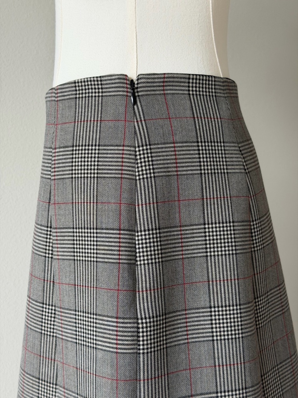 Modern Babaton Gray Glen Plaid Mini Skirt with Red Windowpane - Picture 4 of 12
